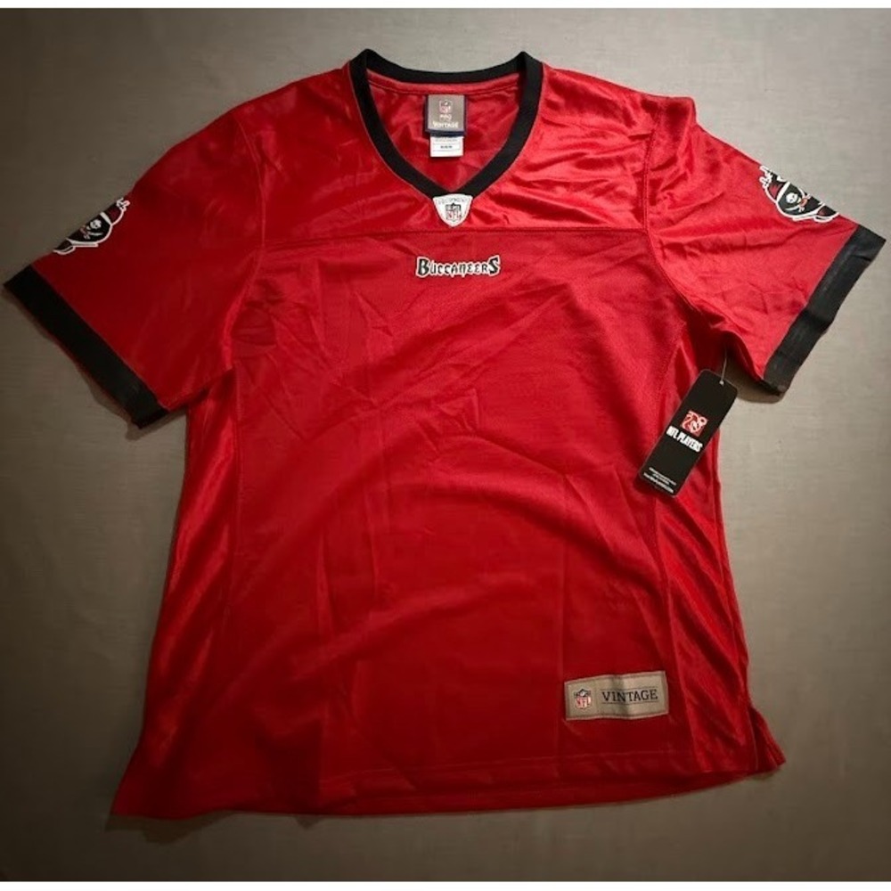 Tampa Bay Buccaneers Pro Line NFL Vintage Jersey Womens Medium Red Short Sleeve.